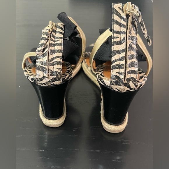 Fendi Carioca Zebra Printed Leather Wedge Sandals - Picture 7 of 12